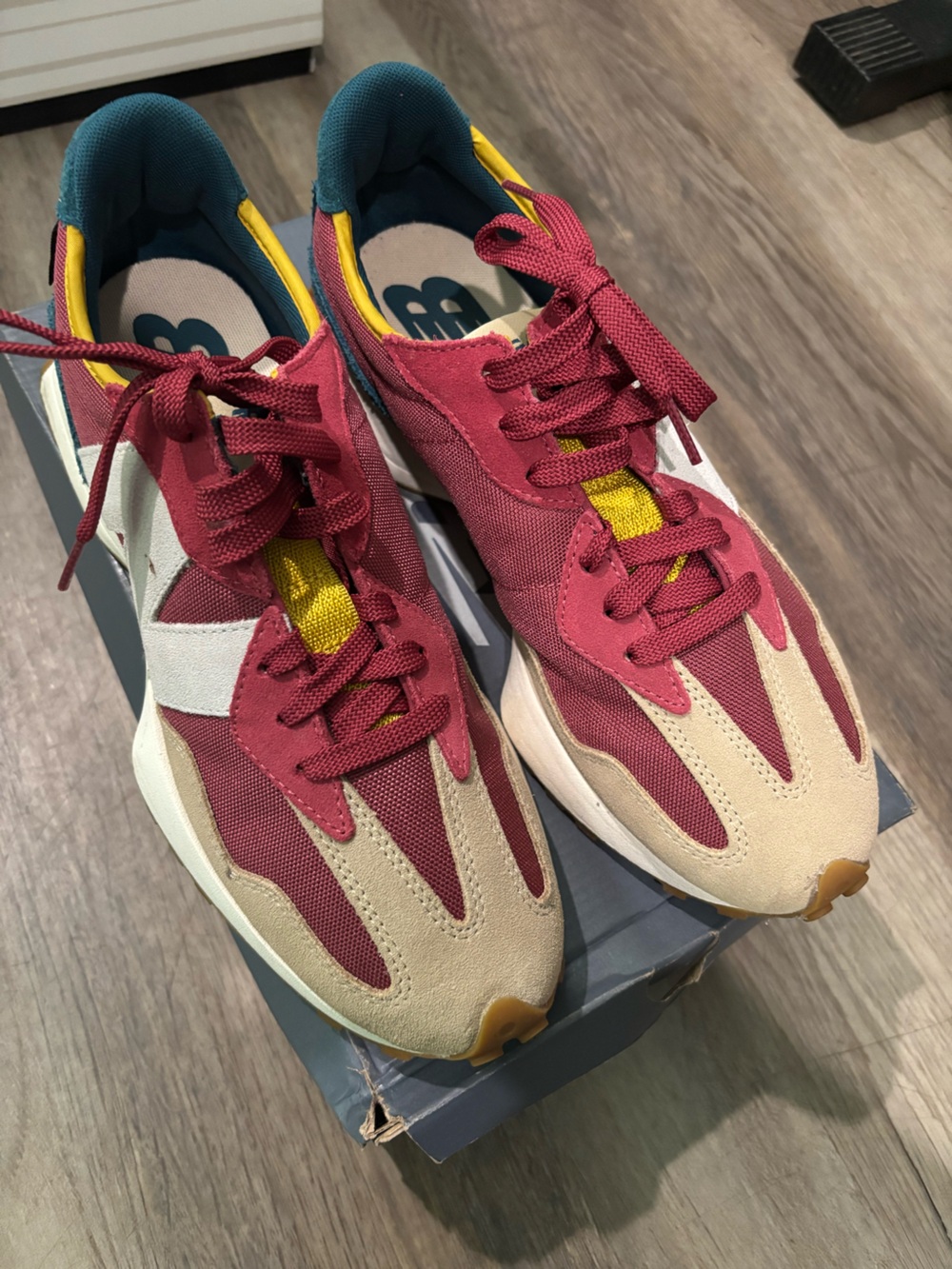 New Balance 327 Fashion Sneakers